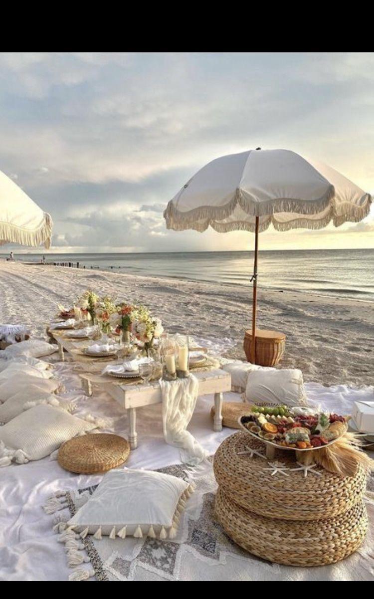 Elegant bohemian-themed dinner table decorations and floral arrangements